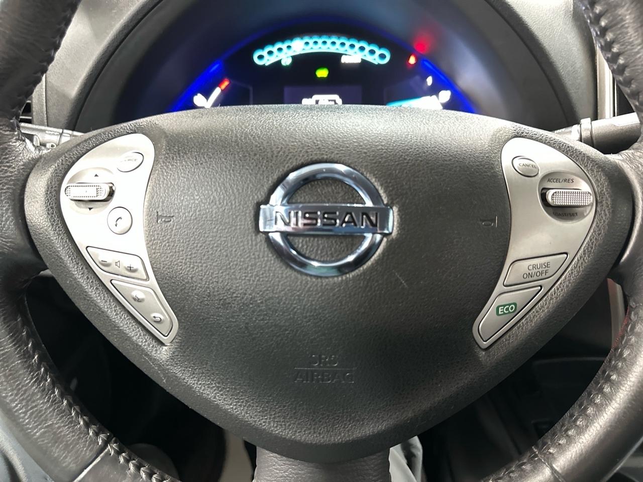 Nissan Leaf SV Hatchback 2017