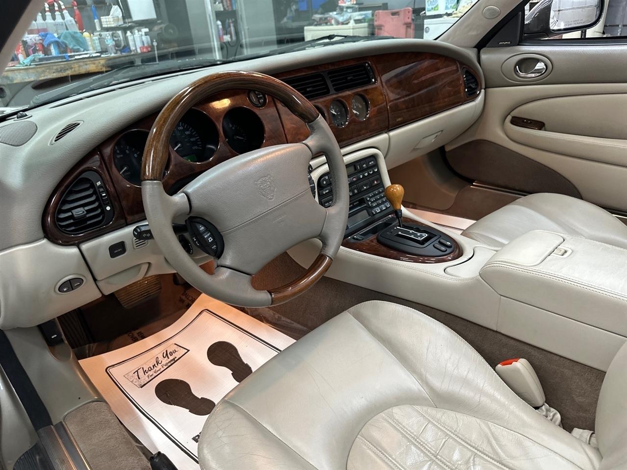 Jaguar XK8 2dr Conv 2001