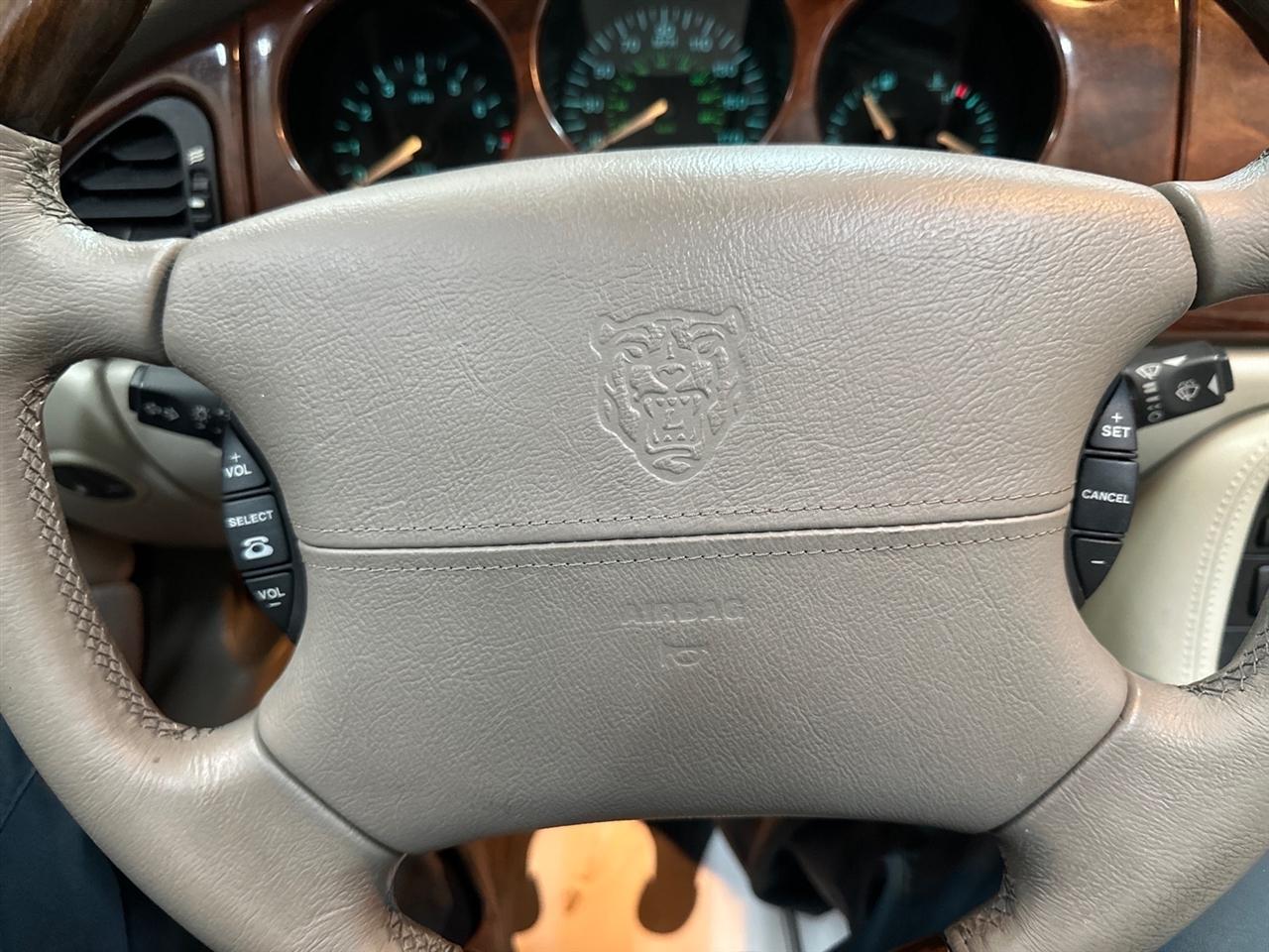 Jaguar XK8 2dr Conv 2001