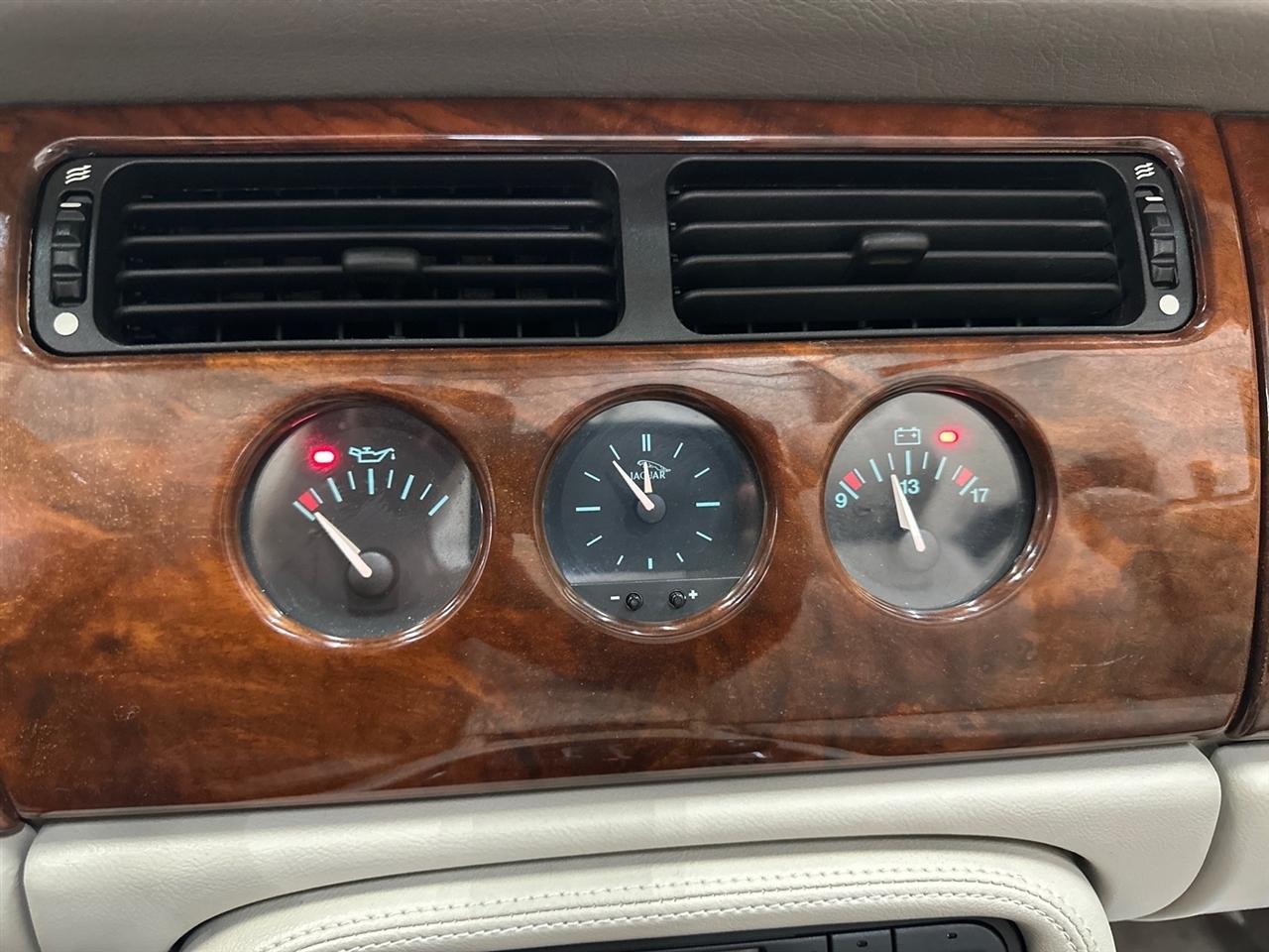 Jaguar XK8 2dr Conv 2001