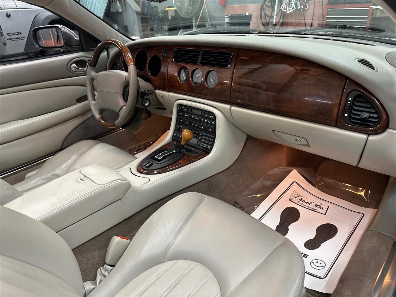 Jaguar XK8 2dr Conv 2001