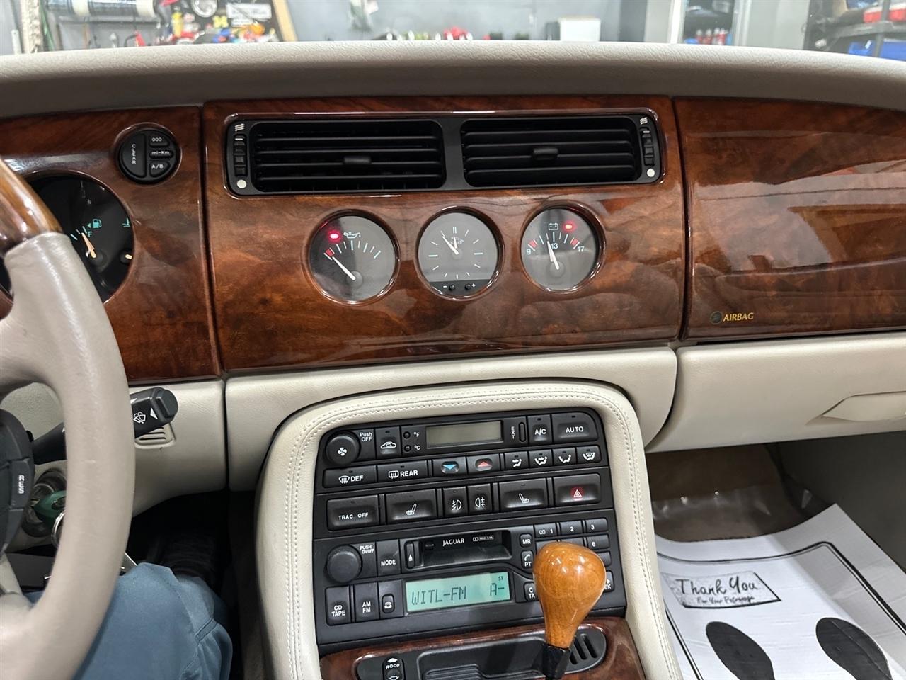 Jaguar XK8 2dr Conv 2001