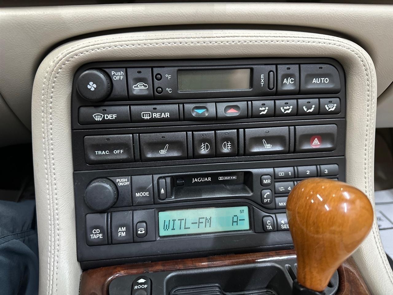 Jaguar XK8 2dr Conv 2001