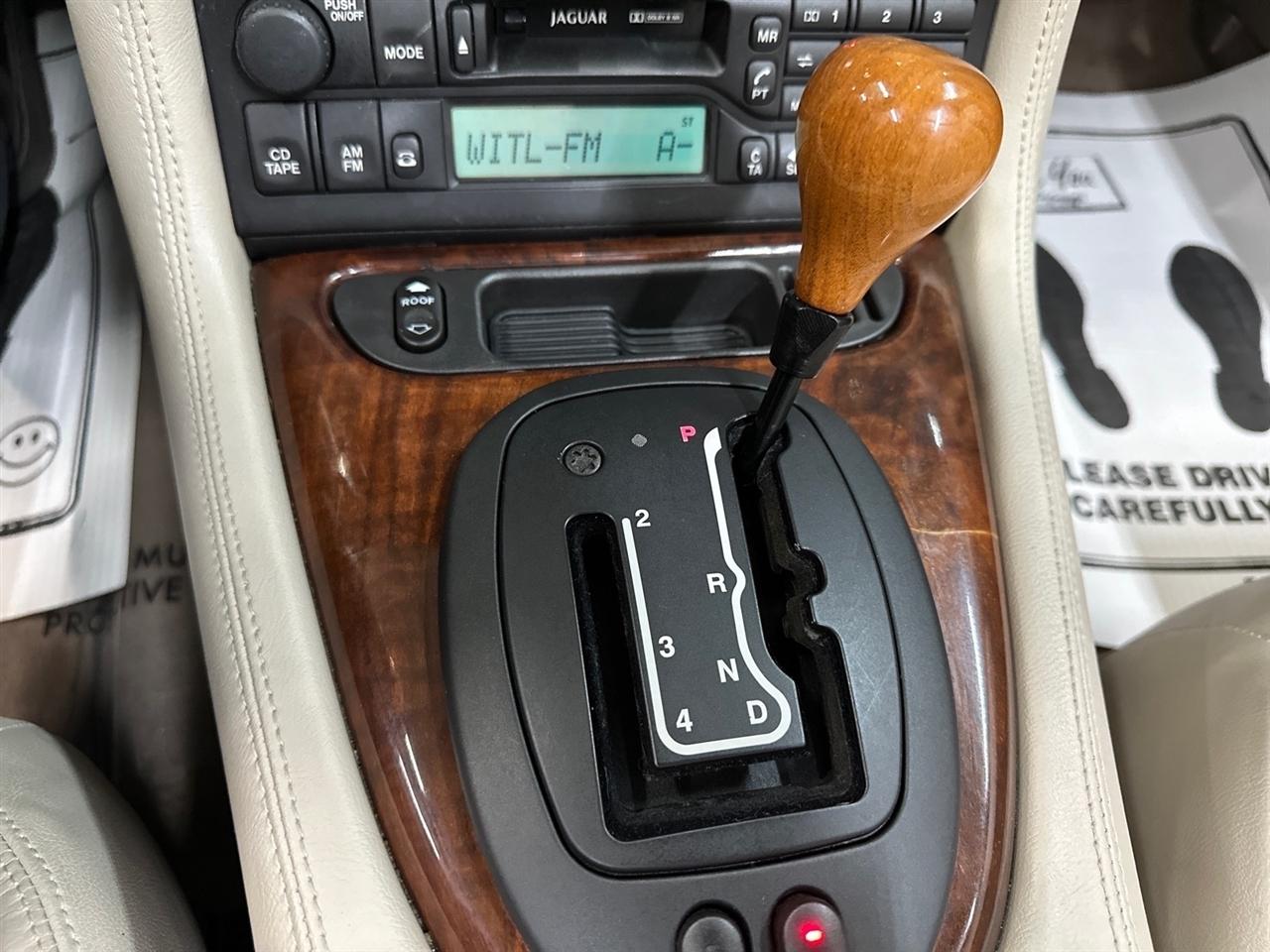 Jaguar XK8 2dr Conv 2001