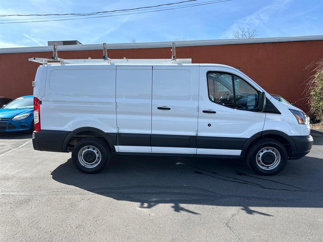 Ford Transit Van T-250 130" Low Rf 9000 GVWR Swing-Out RH Dr 2018