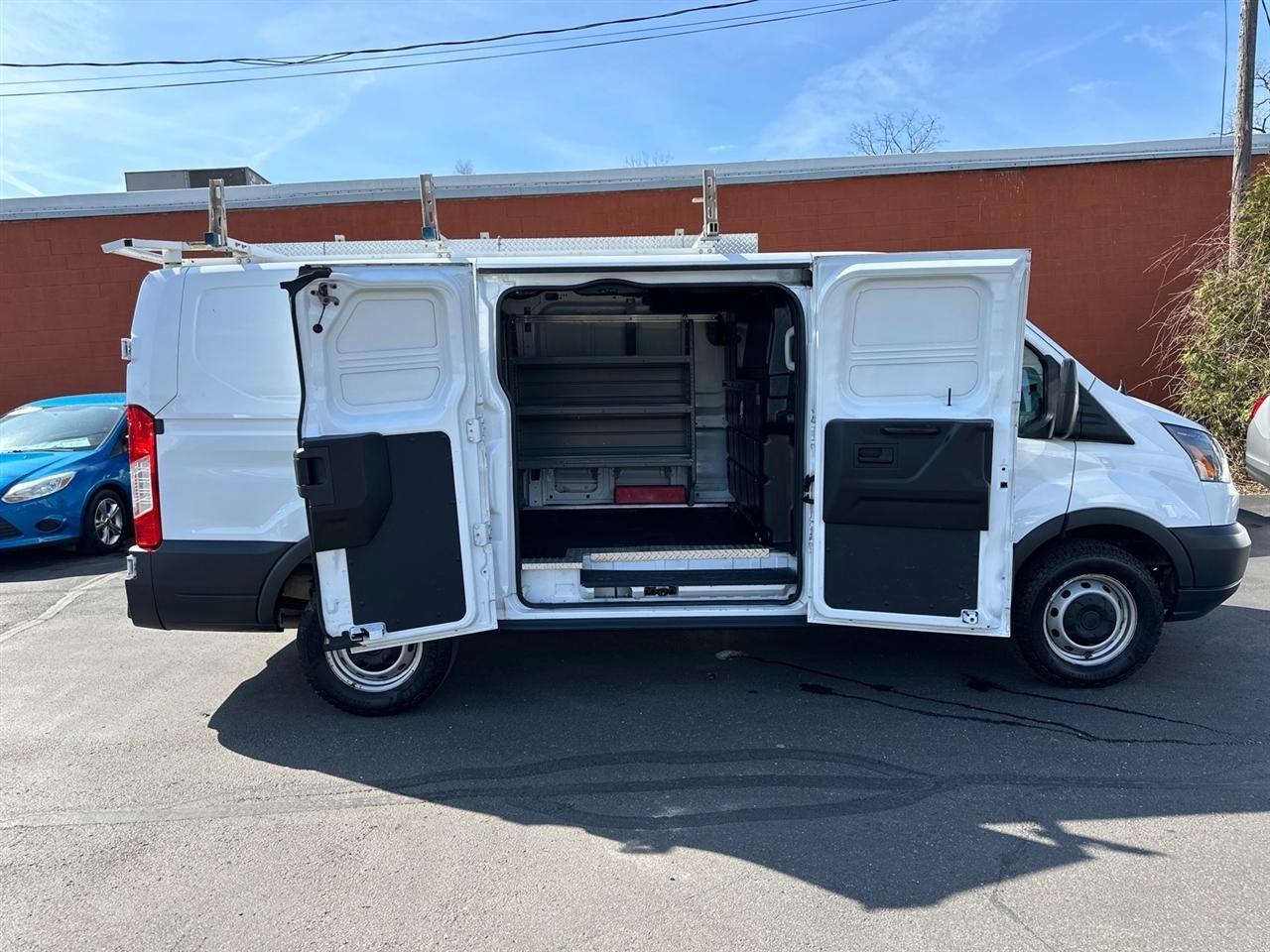 Ford Transit Van T-250 130" Low Rf 9000 GVWR Swing-Out RH Dr 2018