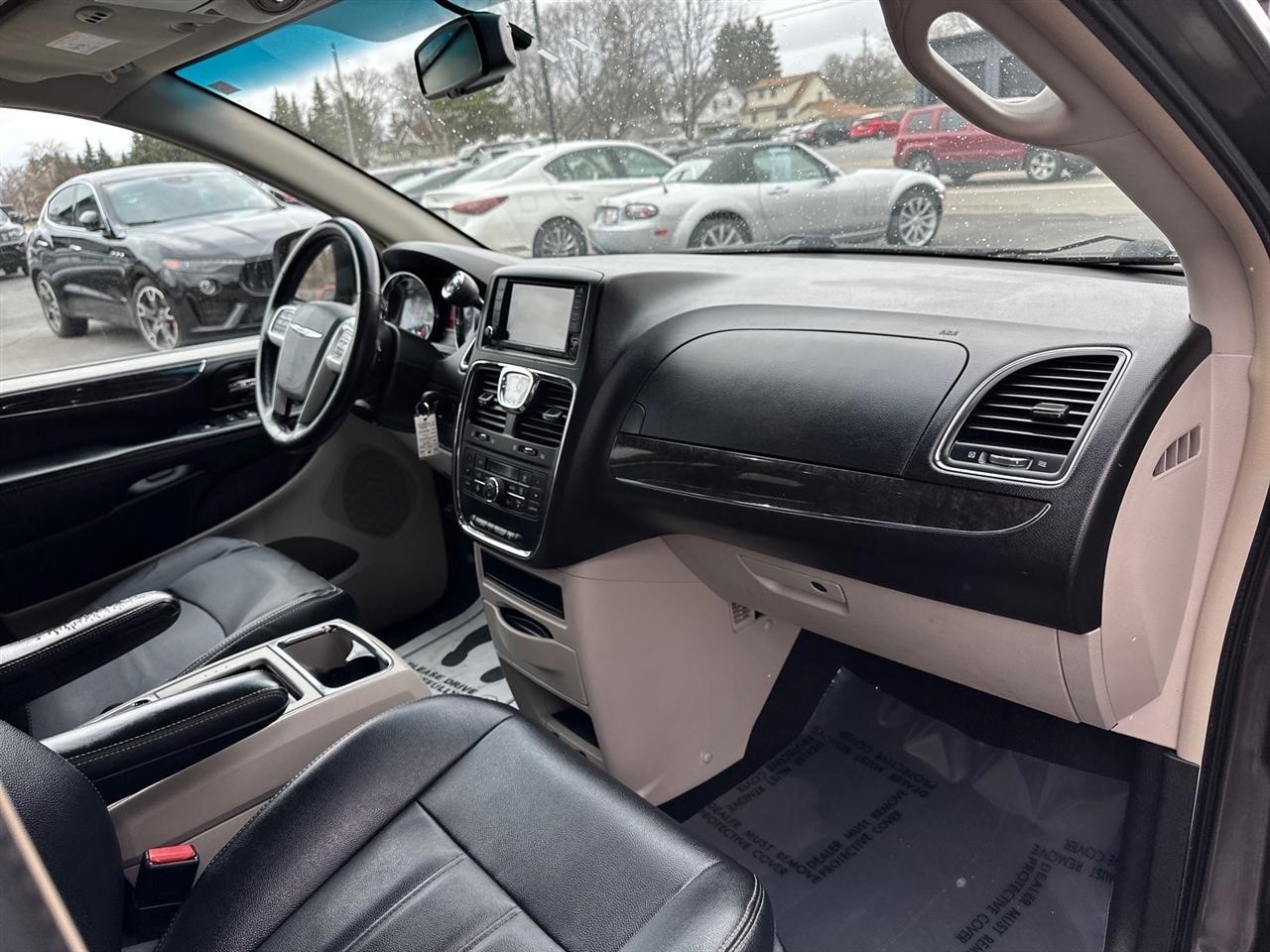 Chrysler Town & Country 4dr Wgn Touring 2015