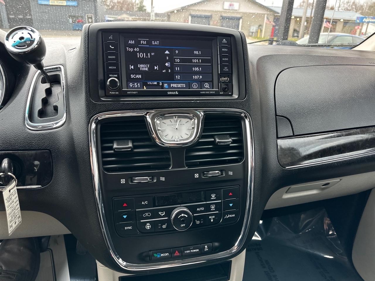 Chrysler Town & Country 4dr Wgn Touring 2015