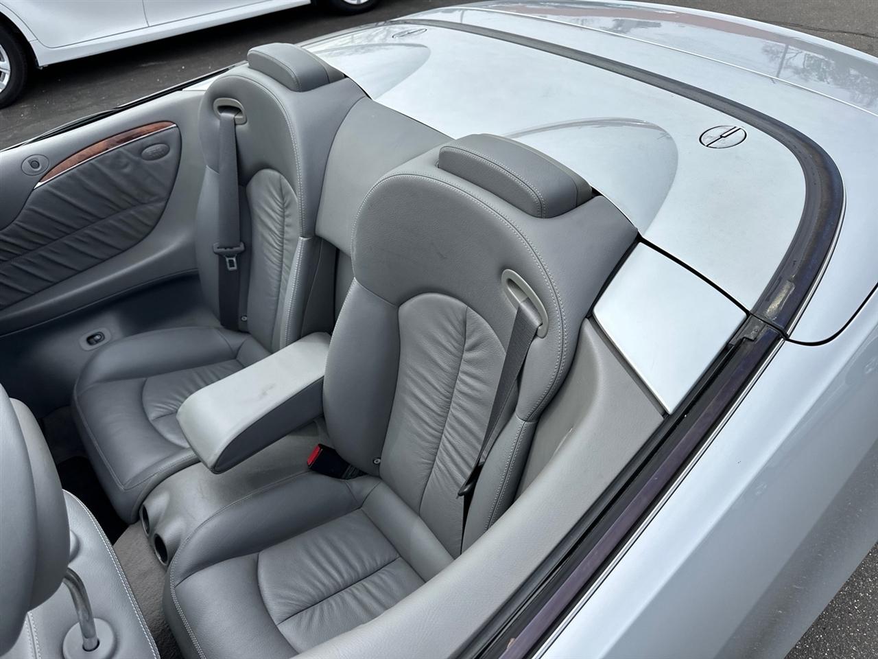 Mercedes-Benz CLK-Class 2dr Cabriolet 3.5L 2006