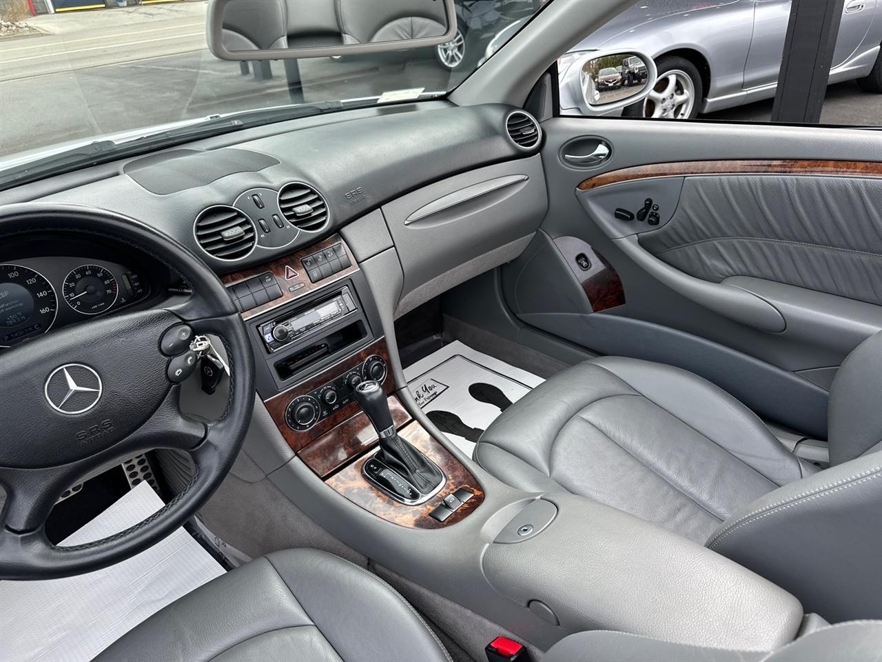 Mercedes-Benz CLK-Class 2dr Cabriolet 3.5L 2006