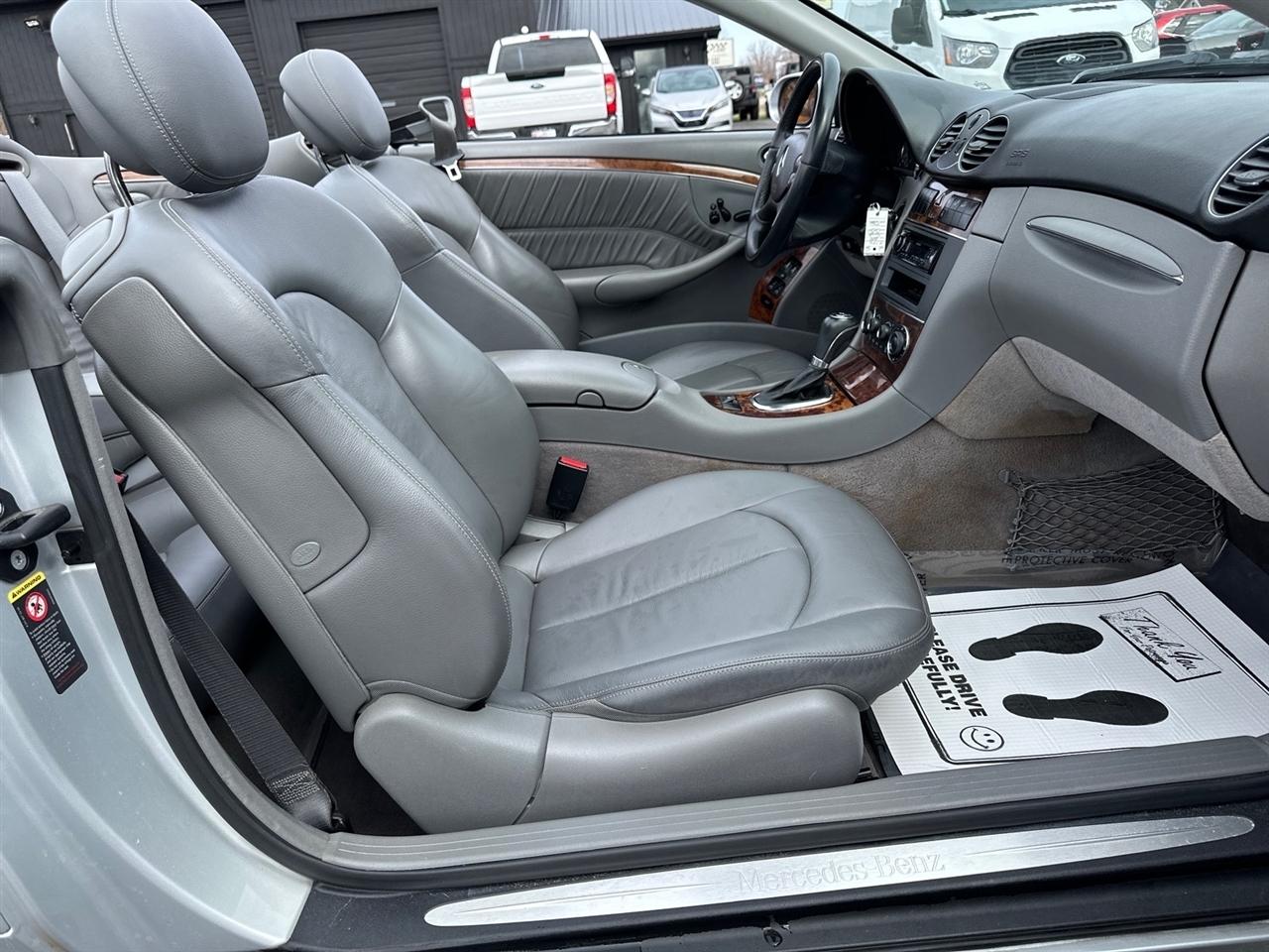 Mercedes-Benz CLK-Class 2dr Cabriolet 3.5L 2006