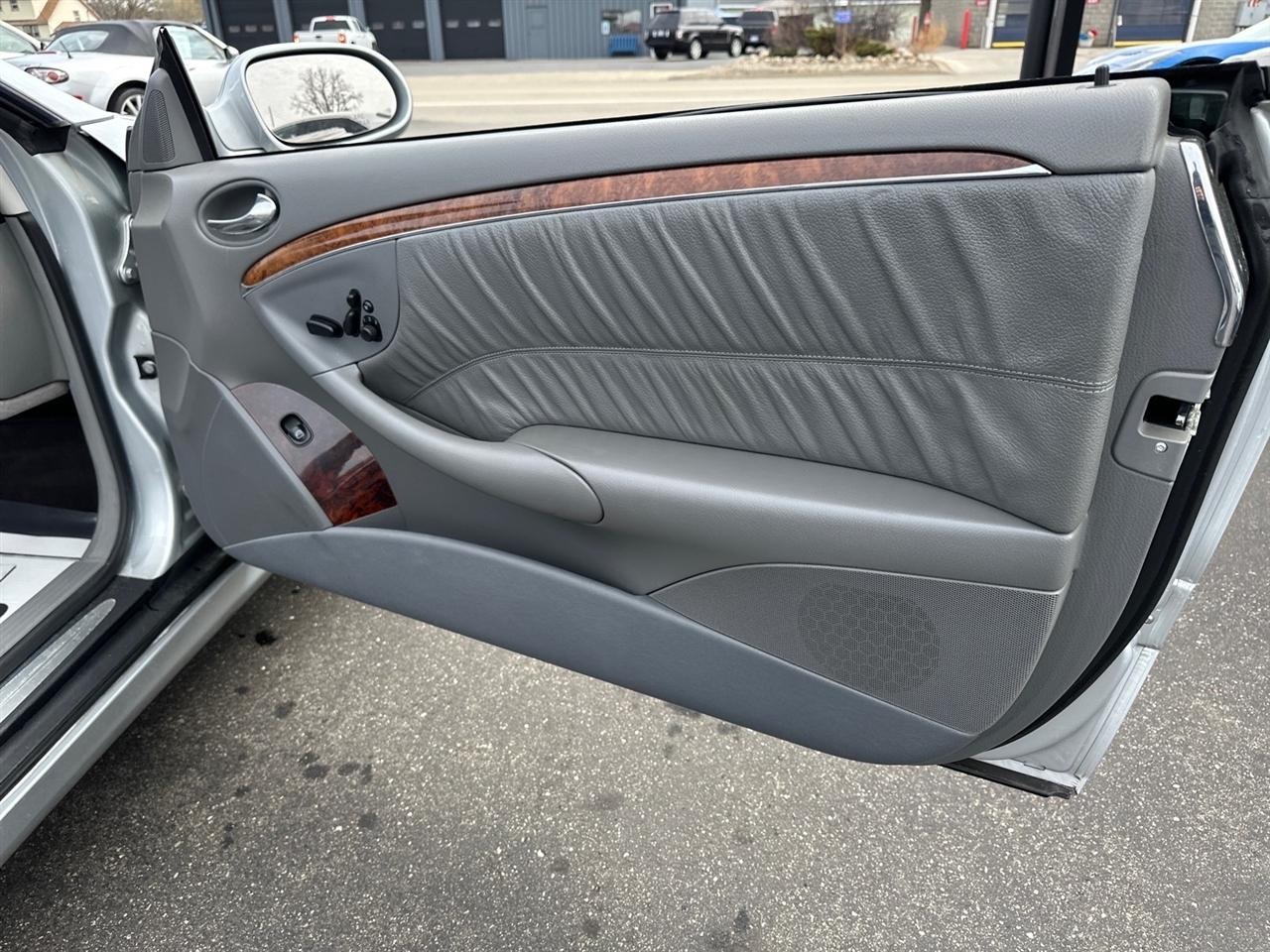 Mercedes-Benz CLK-Class 2dr Cabriolet 3.5L 2006