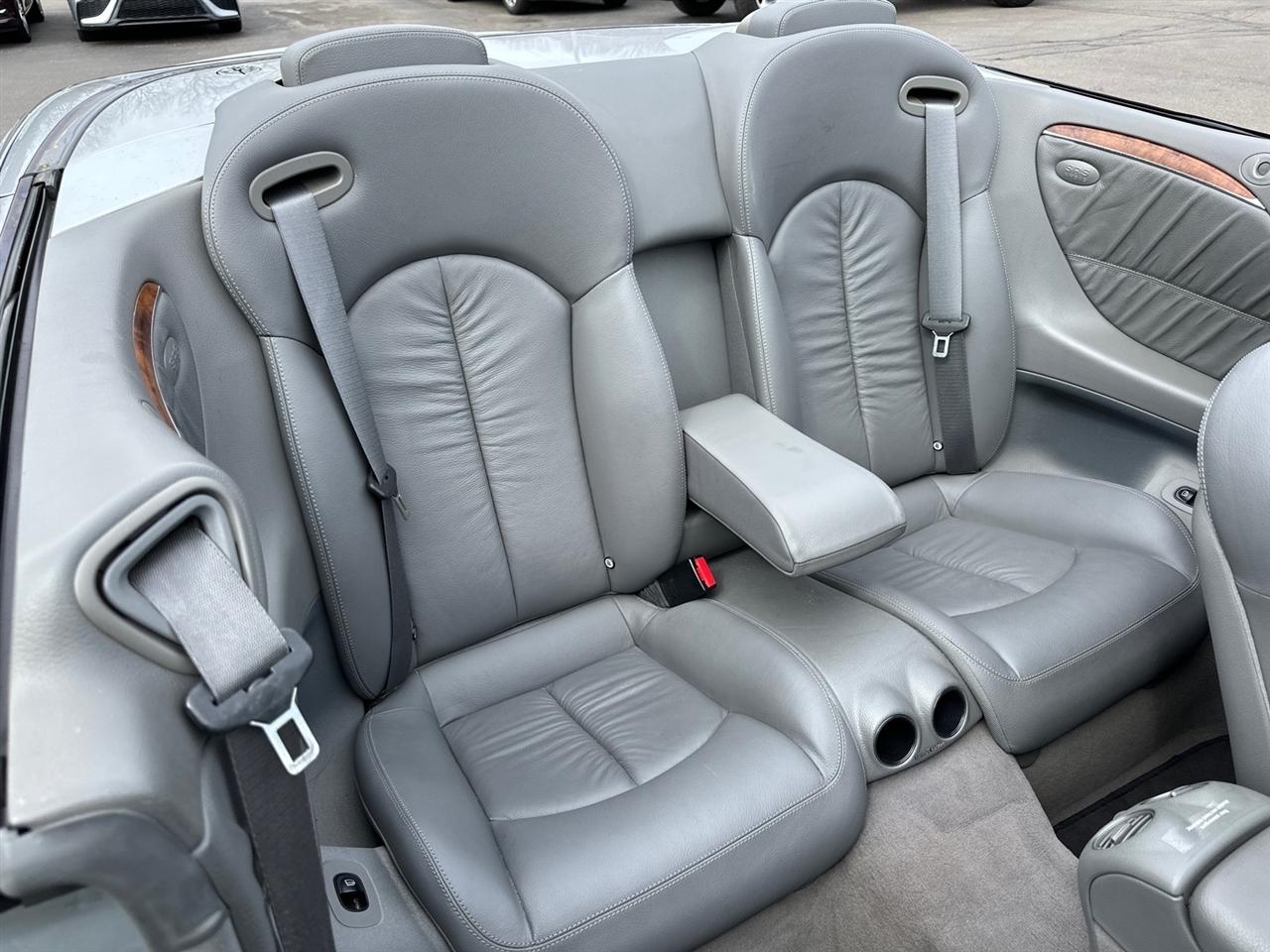 Mercedes-Benz CLK-Class 2dr Cabriolet 3.5L 2006