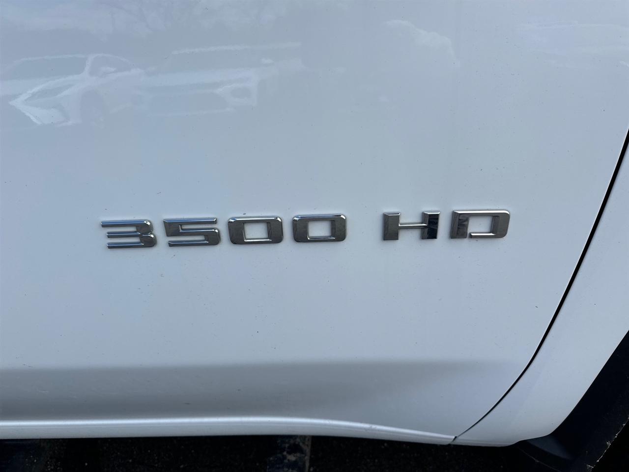 Chevrolet Silverado 3500HD CC 4WD Crew Cab 177" WB, 60" CA LT 2024