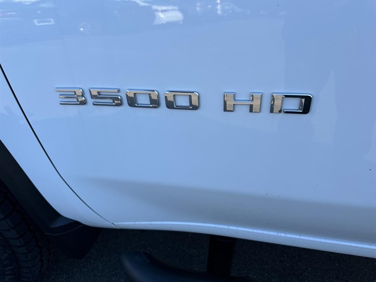 Chevrolet Silverado 3500HD CC 4WD Crew Cab 177" WB, 60" CA LT 2024