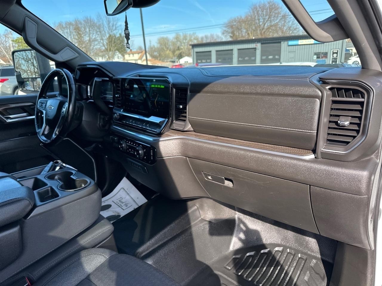 Chevrolet Silverado 3500HD CC 4WD Crew Cab 177" WB, 60" CA LT 2024