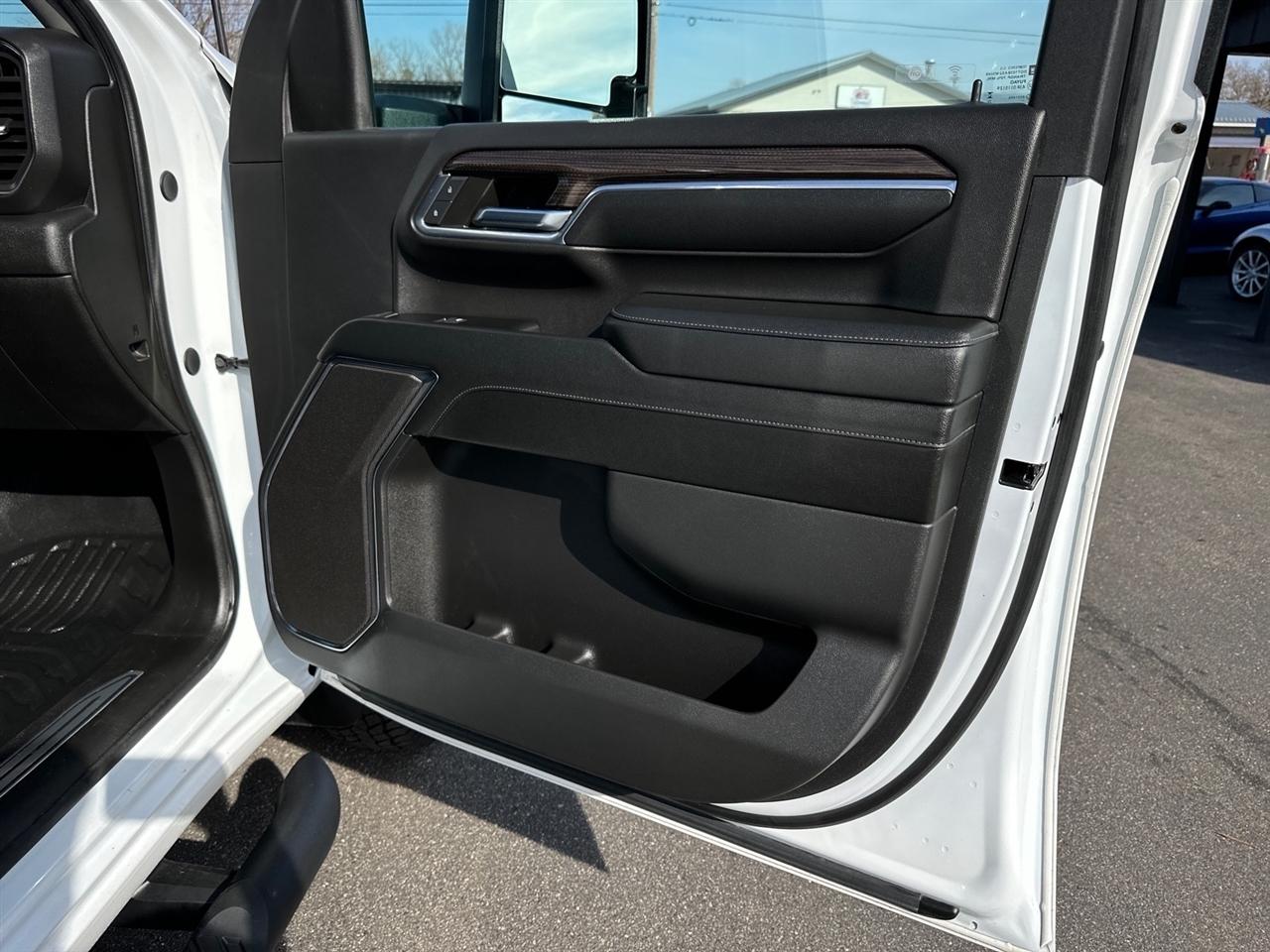 Chevrolet Silverado 3500HD CC 4WD Crew Cab 177" WB, 60" CA LT 2024