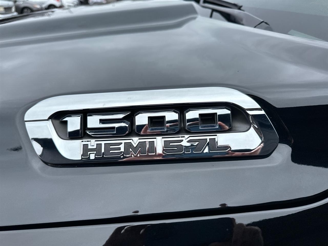 RAM 1500 Laramie 4x4 Crew Cab 5'7" Box 2022