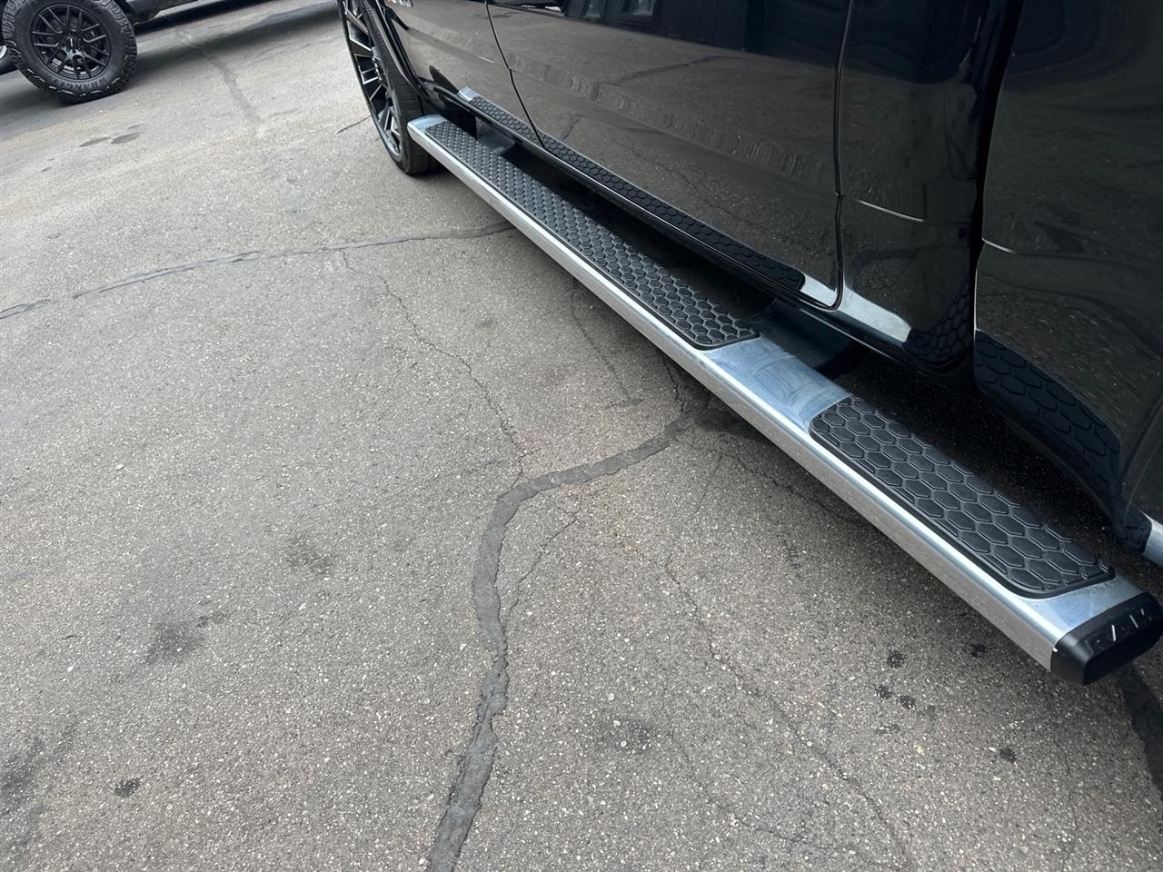 RAM 1500 Laramie 4x4 Crew Cab 5'7" Box 2022