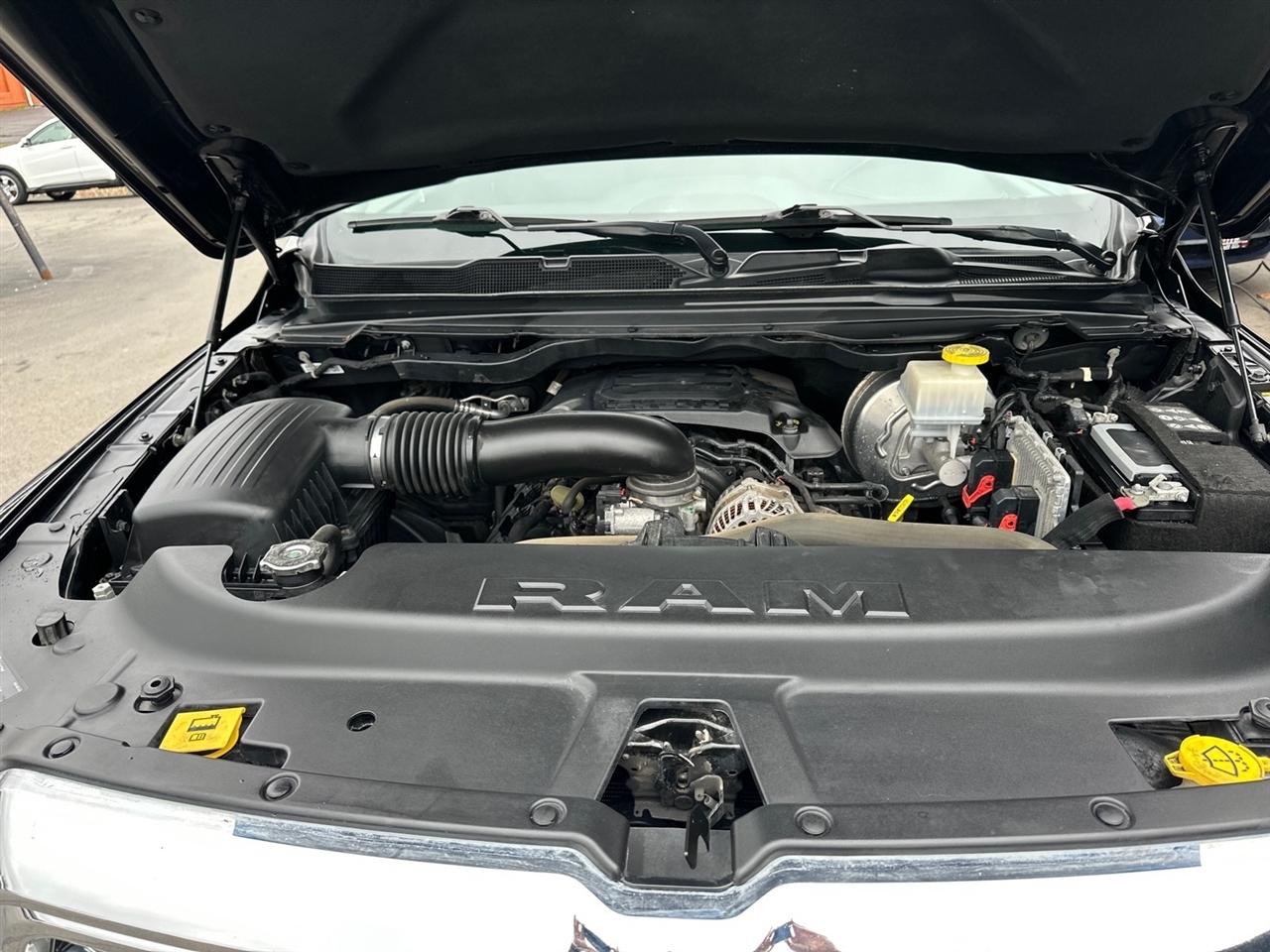 RAM 1500 Laramie 4x4 Crew Cab 5'7" Box 2022