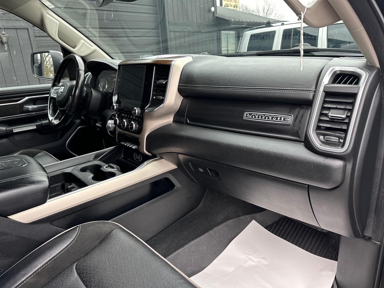 RAM 1500 Laramie 4x4 Crew Cab 5'7" Box 2022