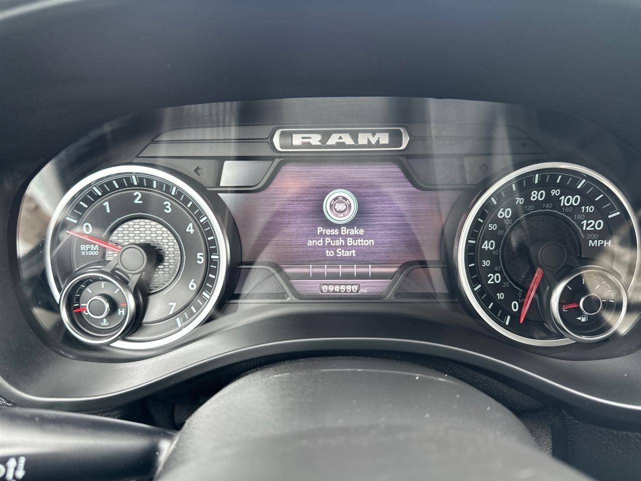 RAM 1500 Laramie 4x4 Crew Cab 5'7" Box 2022