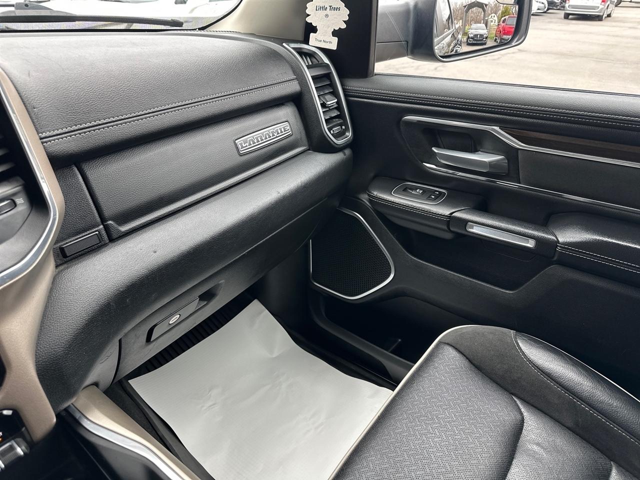 RAM 1500 Laramie 4x4 Crew Cab 5'7" Box 2022