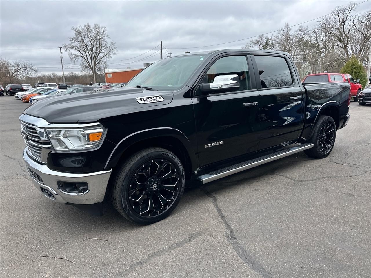 RAM 1500 Laramie 4x4 Crew Cab 5'7" Box 2022