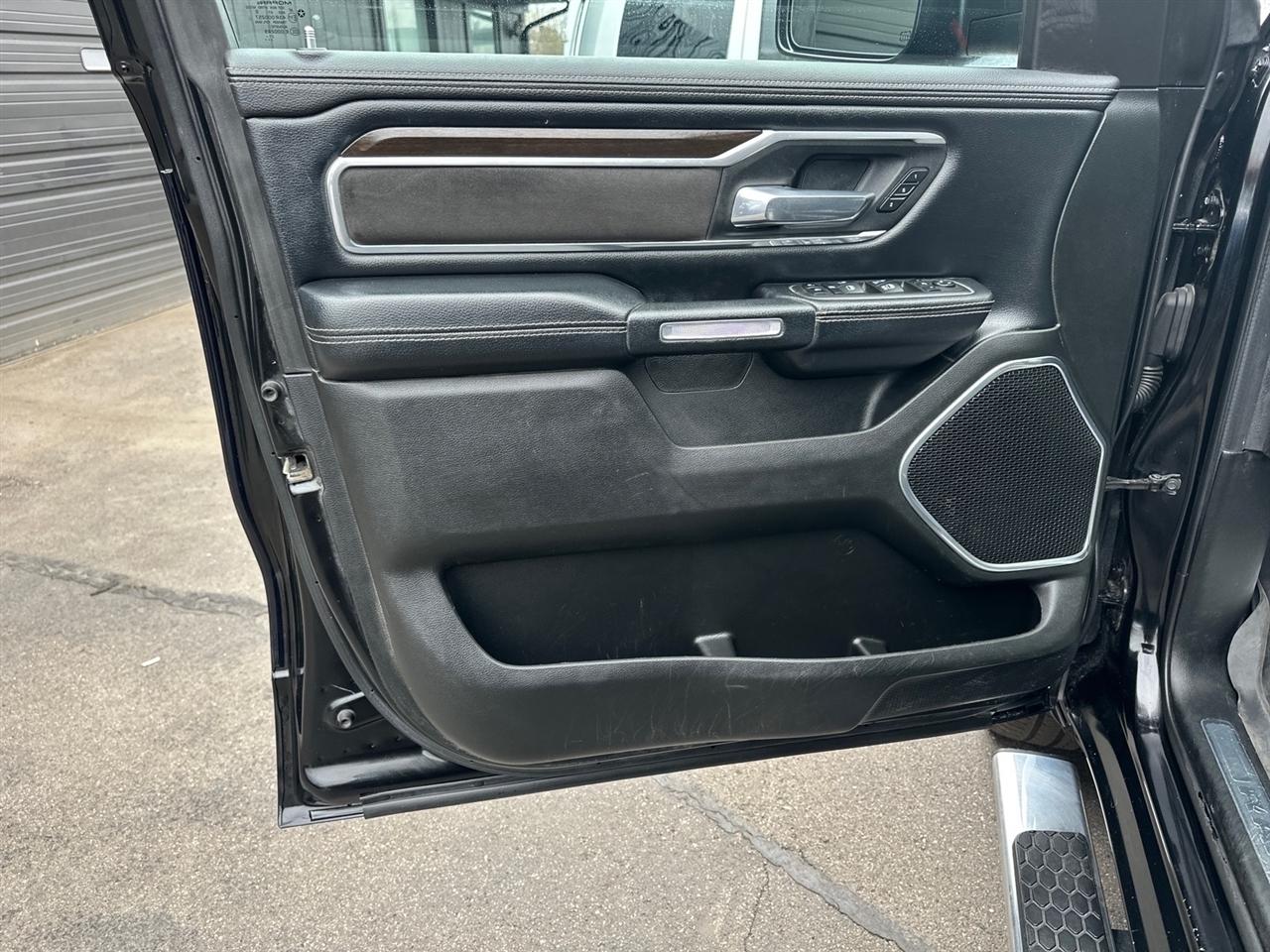 RAM 1500 Laramie 4x4 Crew Cab 5'7" Box 2022