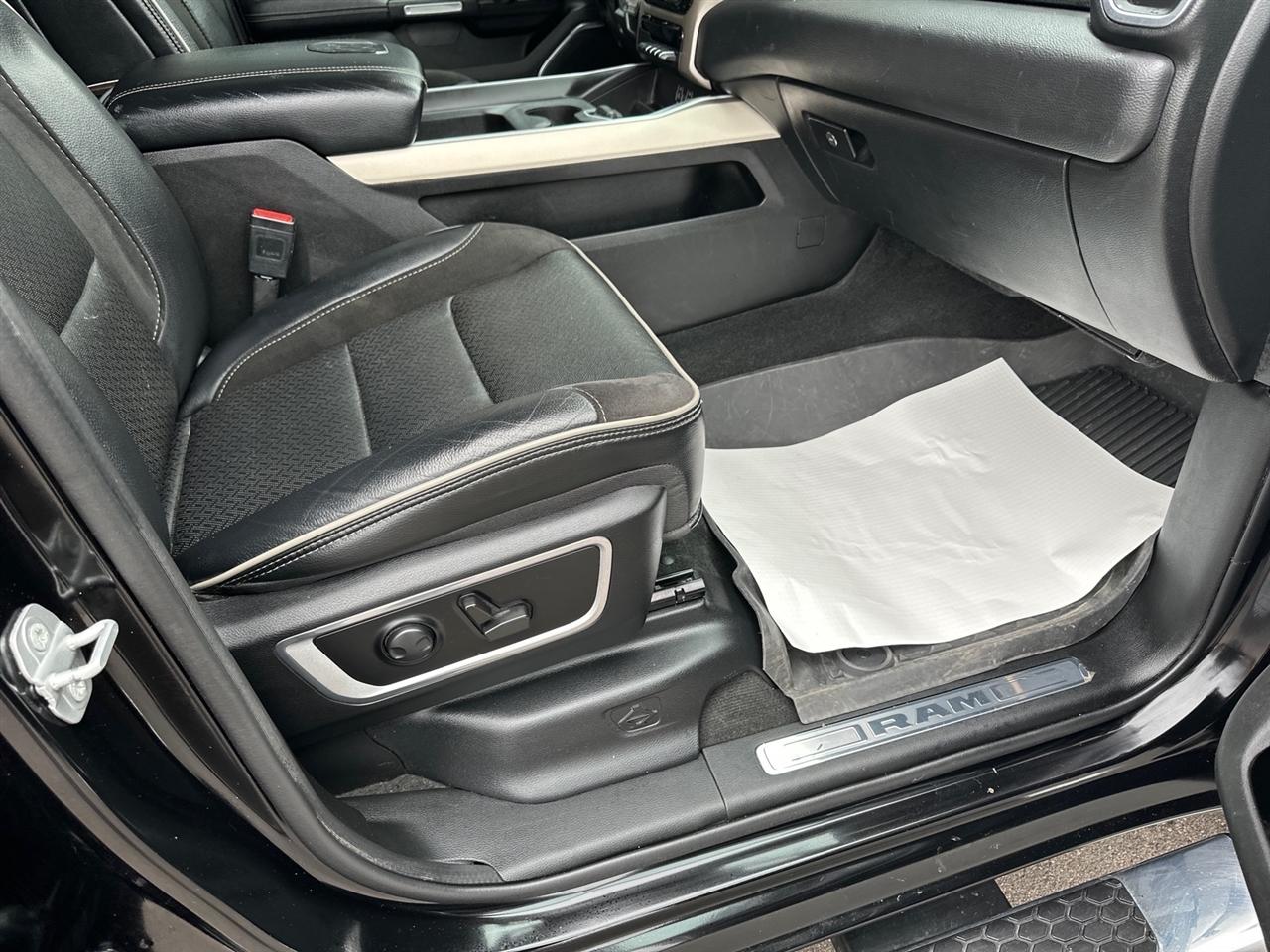 RAM 1500 Laramie 4x4 Crew Cab 5'7" Box 2022