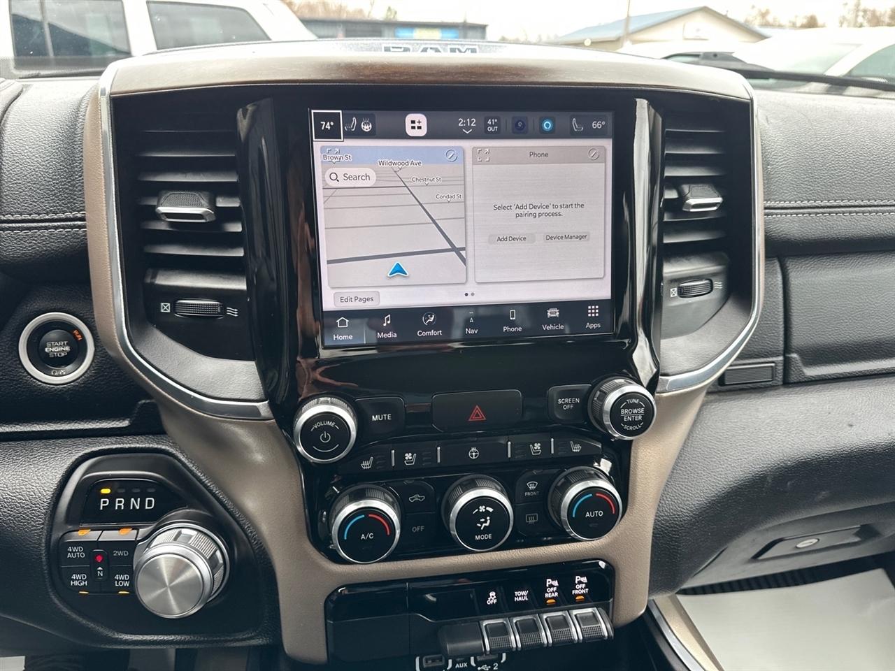 RAM 1500 Laramie 4x4 Crew Cab 5'7" Box 2022