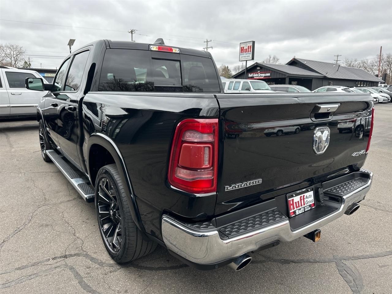 RAM 1500 Laramie 4x4 Crew Cab 5'7" Box 2022