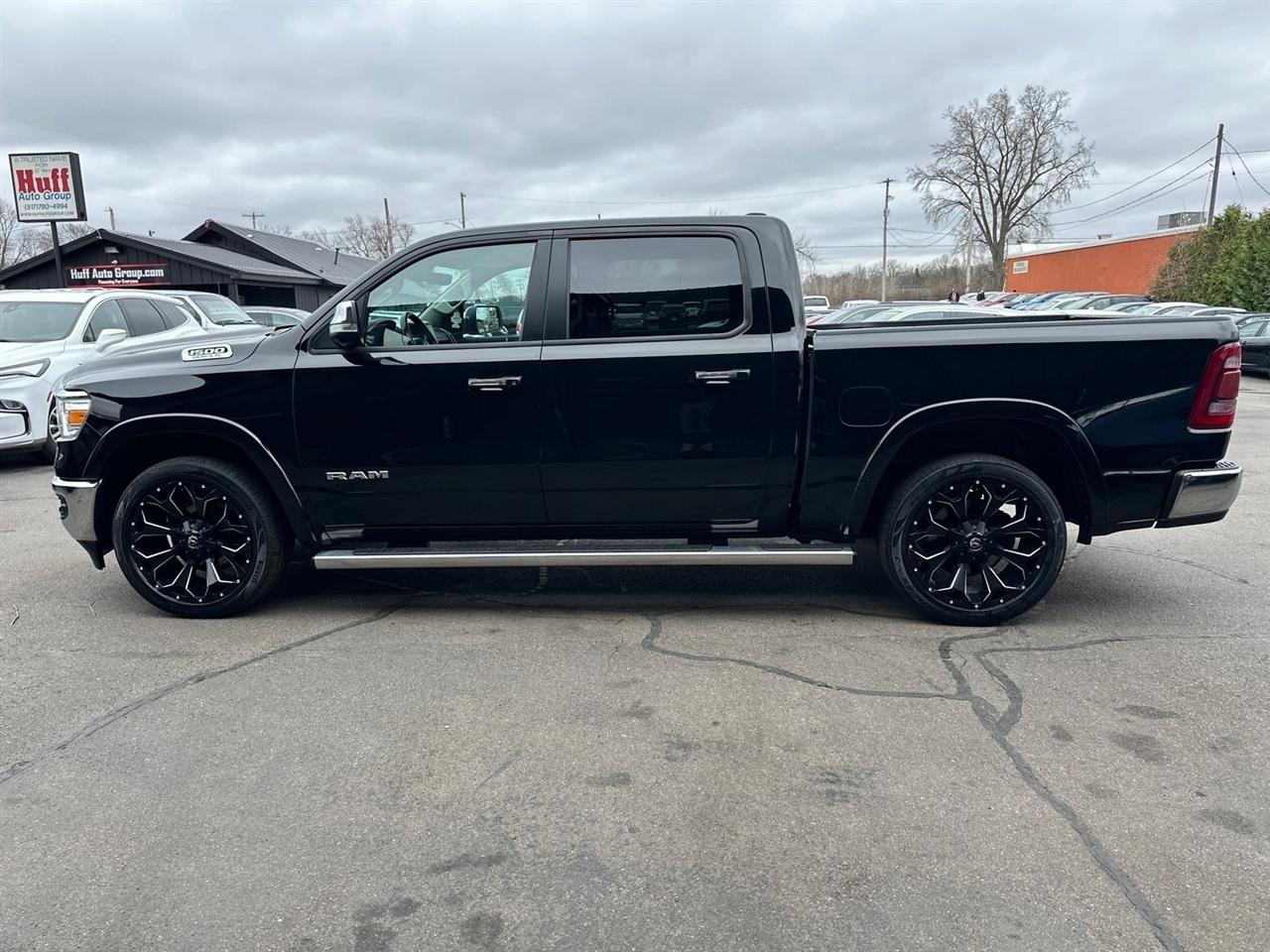 RAM 1500 Laramie 4x4 Crew Cab 5'7" Box 2022