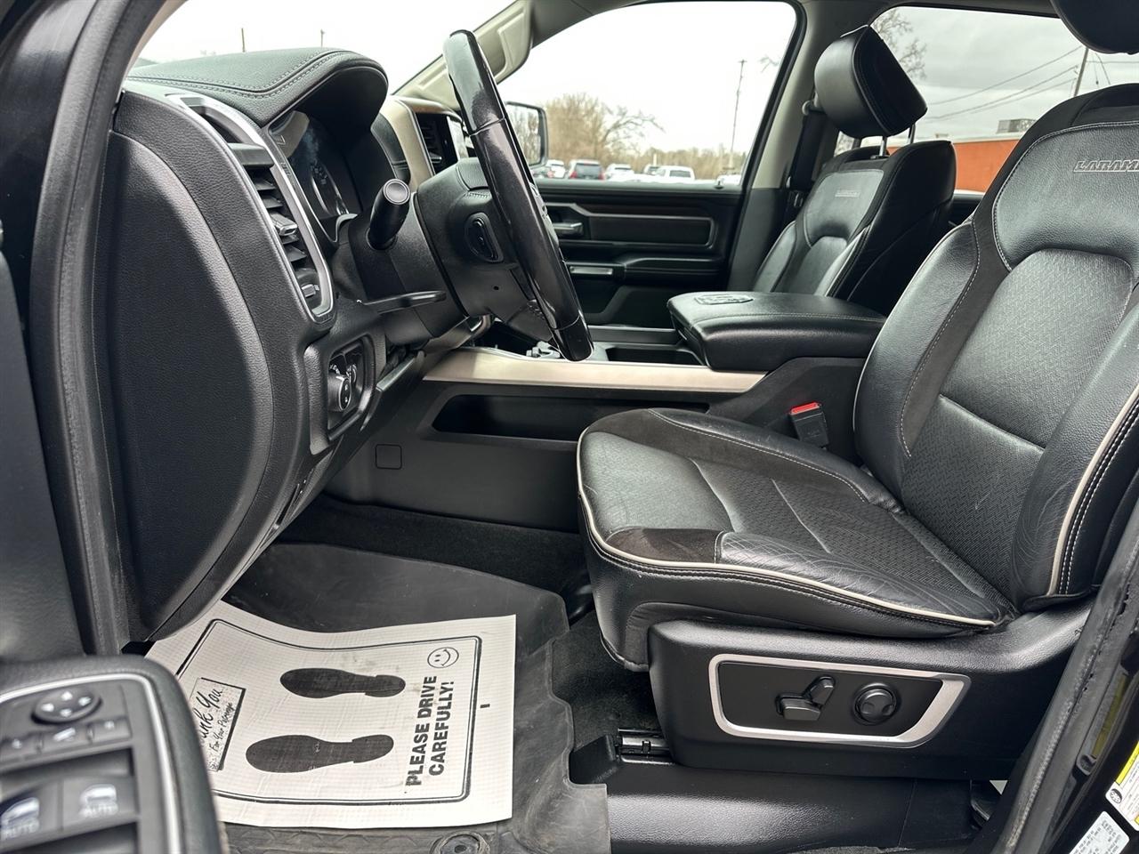 RAM 1500 Laramie 4x4 Crew Cab 5'7" Box 2022