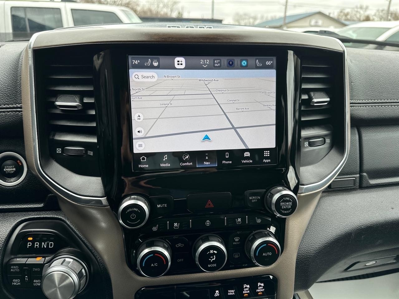 RAM 1500 Laramie 4x4 Crew Cab 5'7" Box 2022