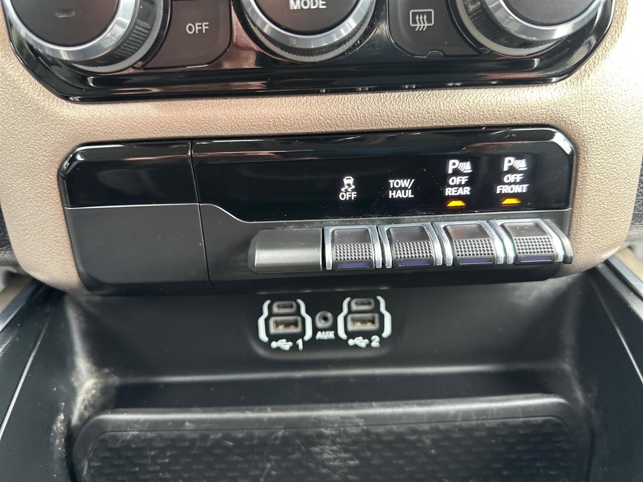 RAM 1500 Laramie 4x4 Crew Cab 5'7" Box 2022