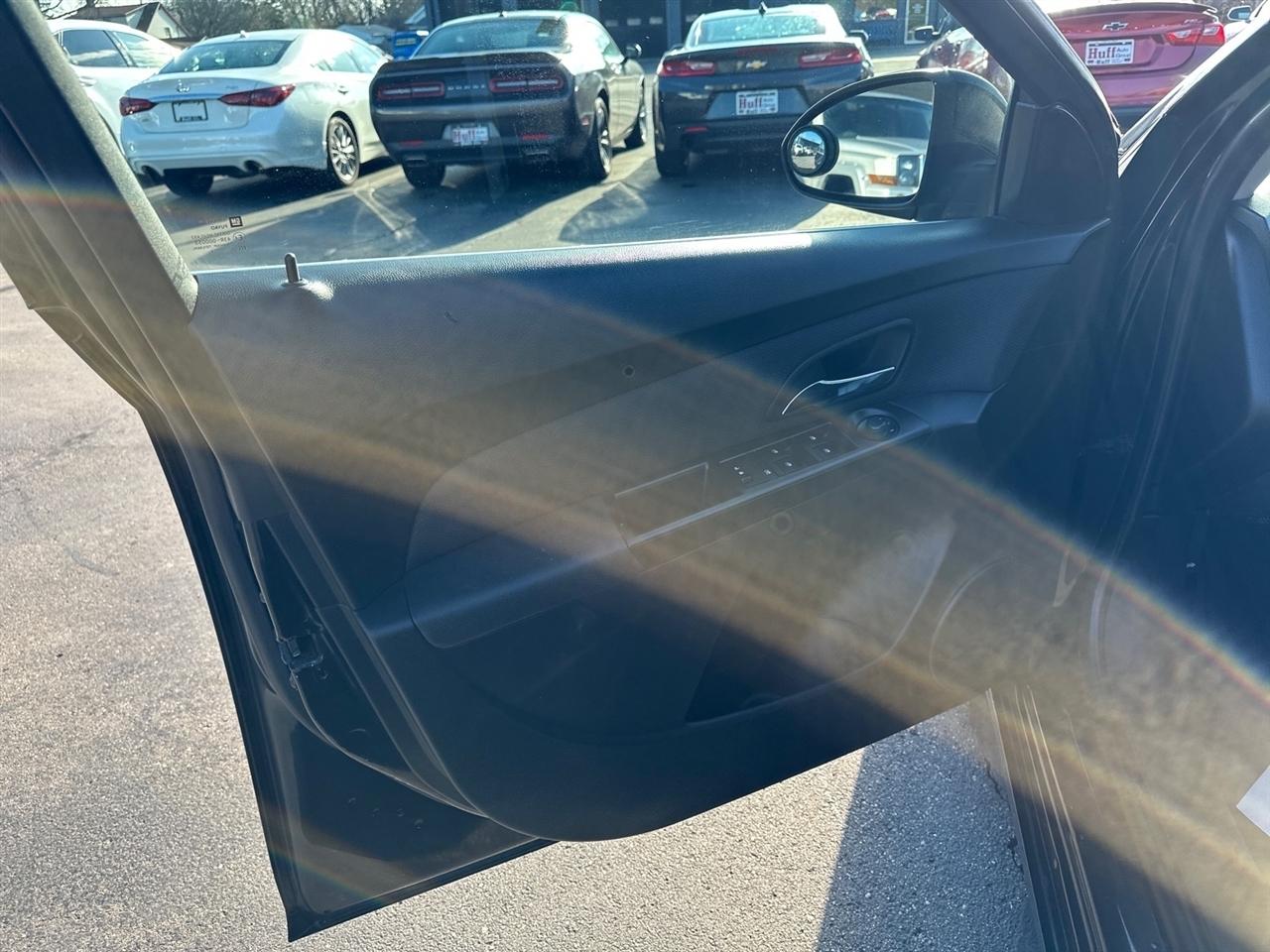 Chevrolet Cruze Limited 4dr Sdn Auto LT w/1LT 2016