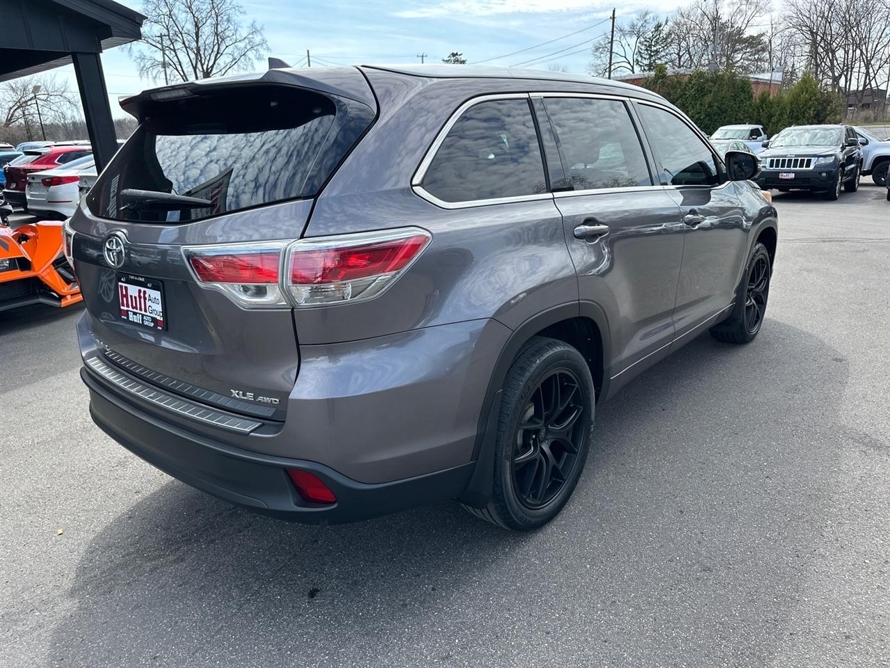 Toyota Highlander AWD 4dr V6 XLE (Natl) 2016