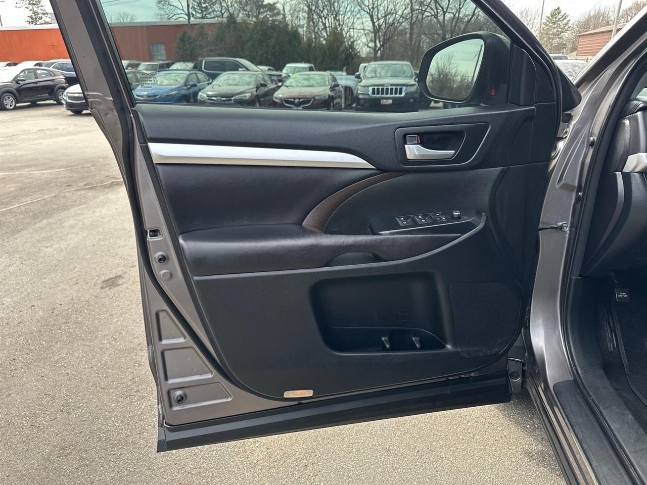 Toyota Highlander AWD 4dr V6 XLE (Natl) 2016