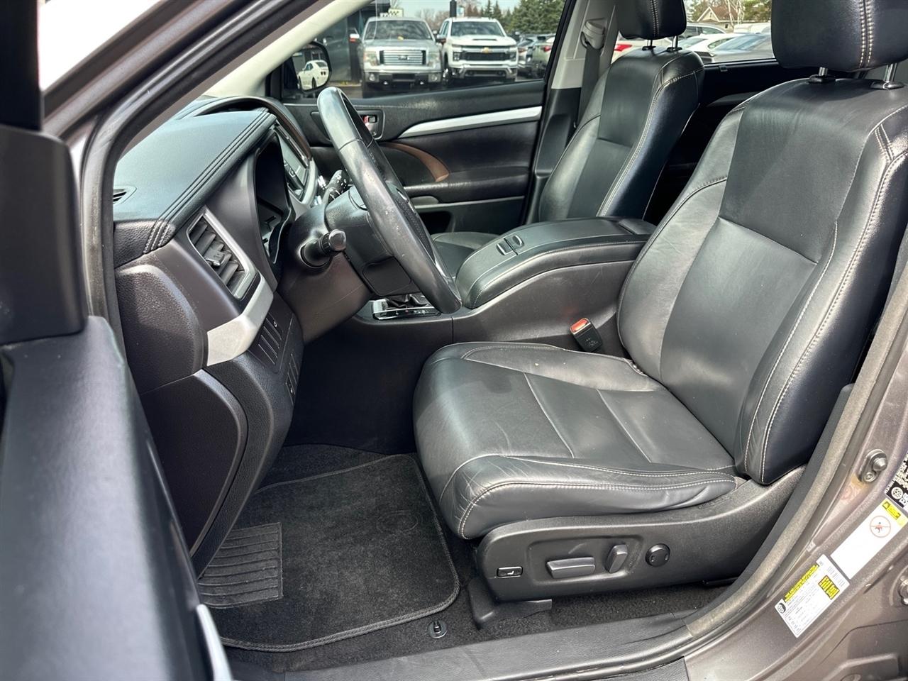 Toyota Highlander AWD 4dr V6 XLE (Natl) 2016