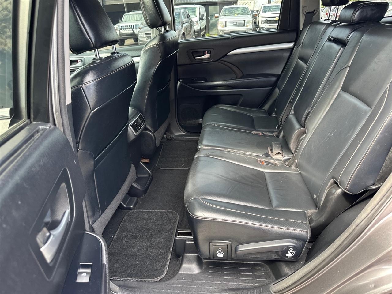 Toyota Highlander AWD 4dr V6 XLE (Natl) 2016