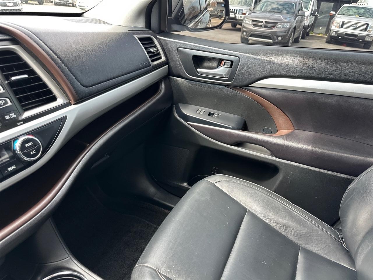 Toyota Highlander AWD 4dr V6 XLE (Natl) 2016