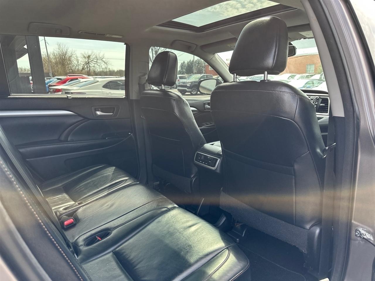 Toyota Highlander AWD 4dr V6 XLE (Natl) 2016