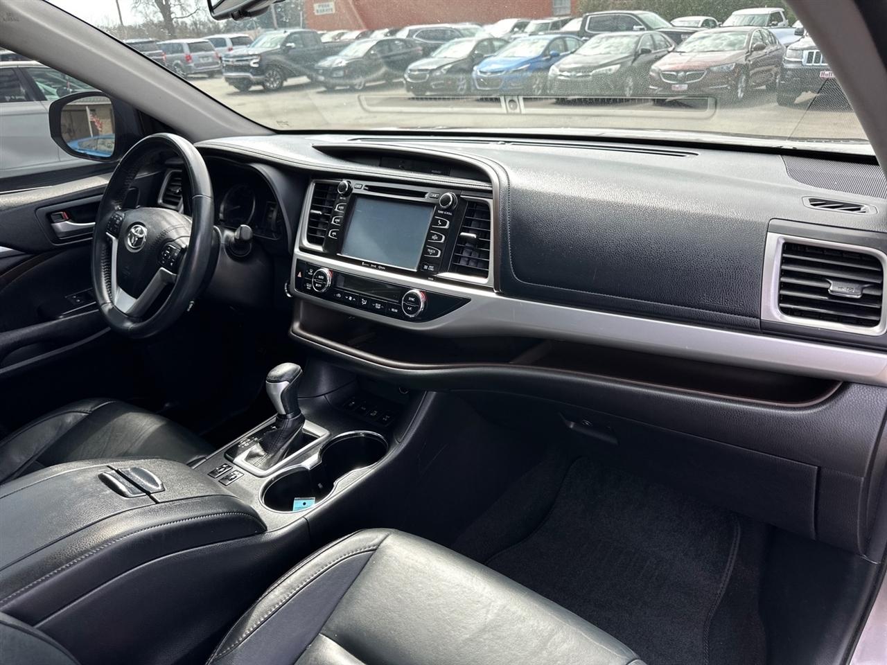 Toyota Highlander AWD 4dr V6 XLE (Natl) 2016