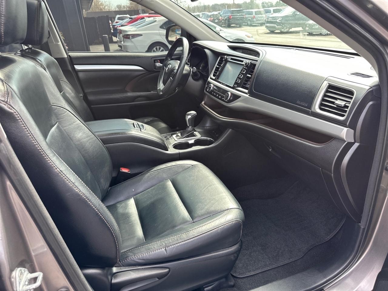 Toyota Highlander AWD 4dr V6 XLE (Natl) 2016