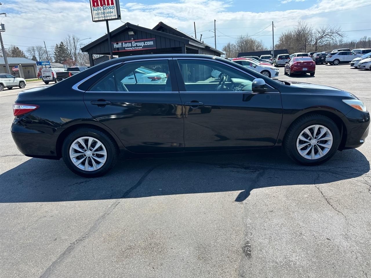 Toyota Camry 4dr Sdn I4 Auto SE w/Special Edition Pkg (Natl) 2016