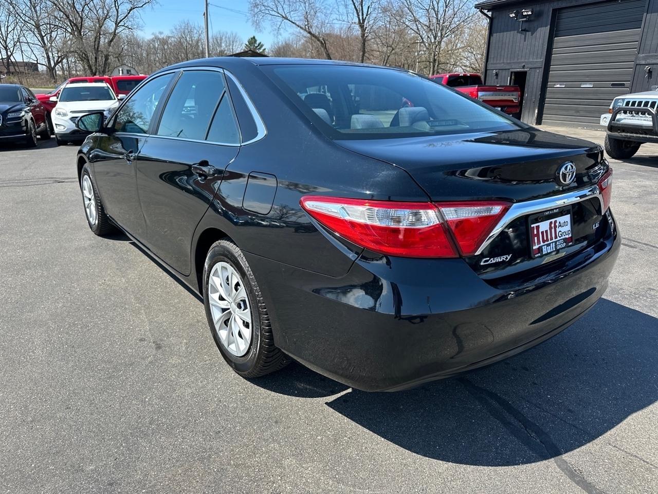Toyota Camry 4dr Sdn I4 Auto SE w/Special Edition Pkg (Natl) 2016