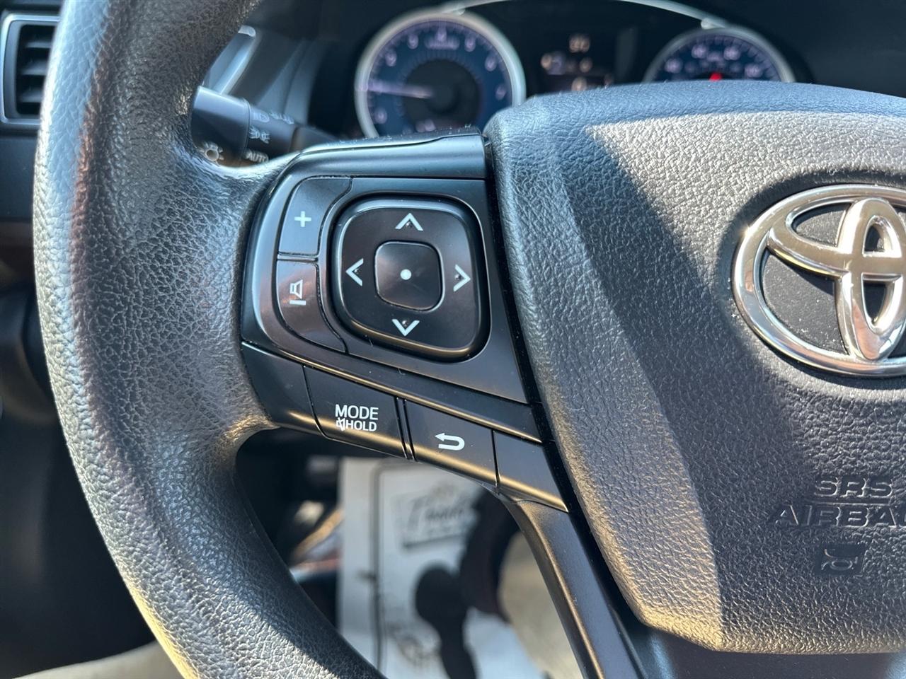 Toyota Camry 4dr Sdn I4 Auto LE (Natl) 2016