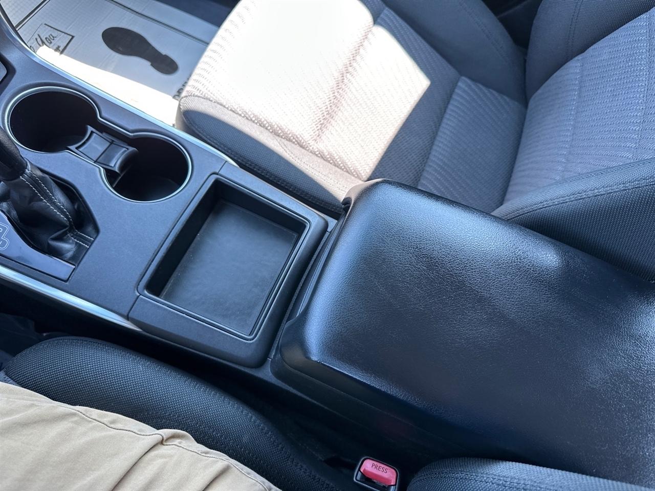 Toyota Camry 4dr Sdn I4 Auto LE (Natl) 2016