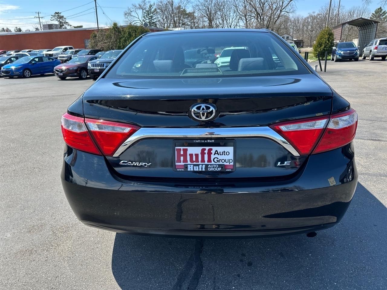 Toyota Camry 4dr Sdn I4 Auto LE (Natl) 2016